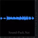 Собака рычит злобно, огрызается