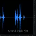 Кубики льда в стеклянном стакане