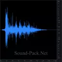 Каменная соль высыпается в пластиковое ведро