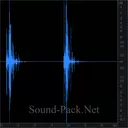 Дверь ворот закрываются на металлическую защелку